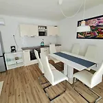 Szondi Corner *